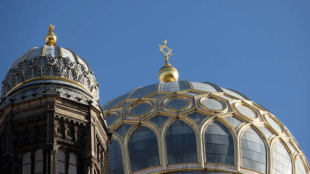 Das Kuppeldach der Neuen Synagoge Berlin an der Oranienburger Strasse in der Spandauer Vorstadt im Ortsteil Mitte von Berlin.