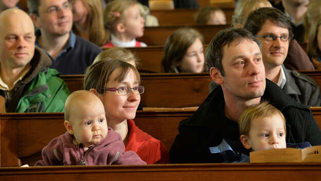 Menschen im Gottesdienst