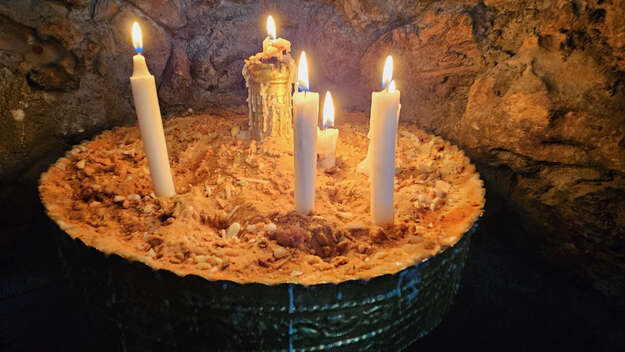 Brennende Kerzen in der Syrisch-Orthodoxen Sankt-Georgskapelle, Damaskus