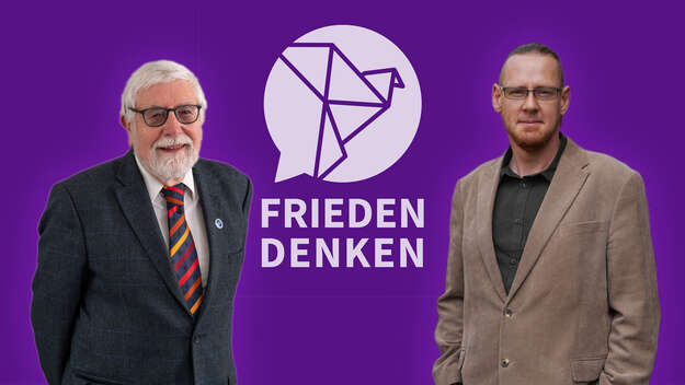 Friedenforscher Michael Brzoska und Friedensbeauftragter Gregor Rehm sprechen über TNT im Meer, CO₂-Emissionen durch Militärs, vergiftete Böden in der Ukraine – und über unsere Verantwortung, Frieden auch ökologisch zu denken.