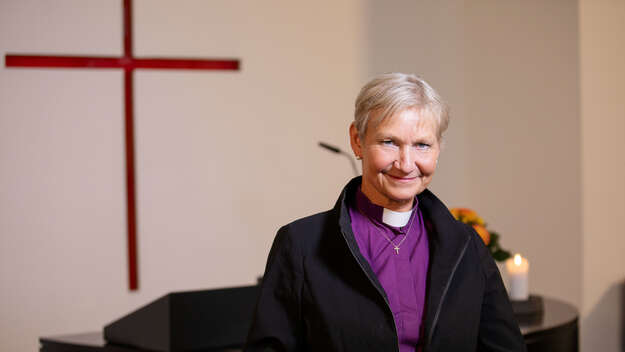 Kirsten Fehrs bei ihrer Pfingstbotschaft in der Kapelle des Kirchenamts der EKD