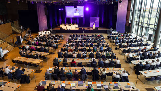 Plenum der Synode 2025 in Dresden