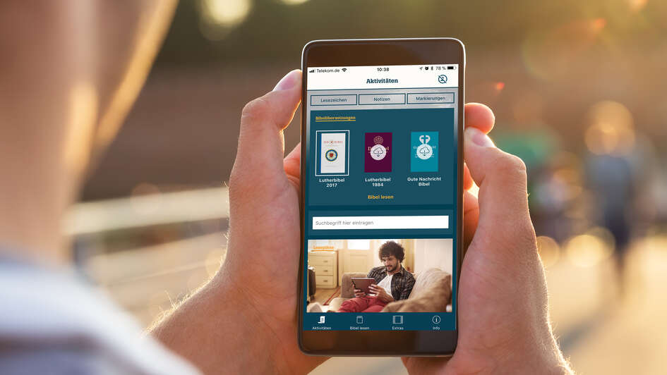 Lutherbibel 2017 als App auf einem Smartphone.
