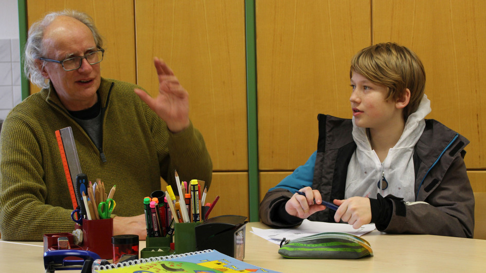 Schüler der Christophorus Mittelschule Berchtesgaden mit seinem Therapeuten