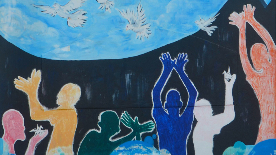 Grafitti mit Friedenstauben und Menschen