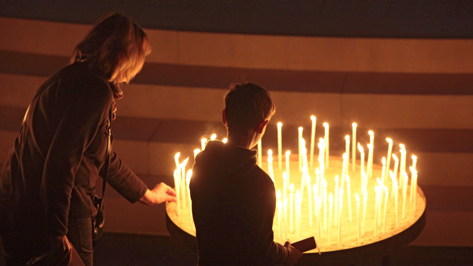 Kerzen im Osternachtsgottesdienst