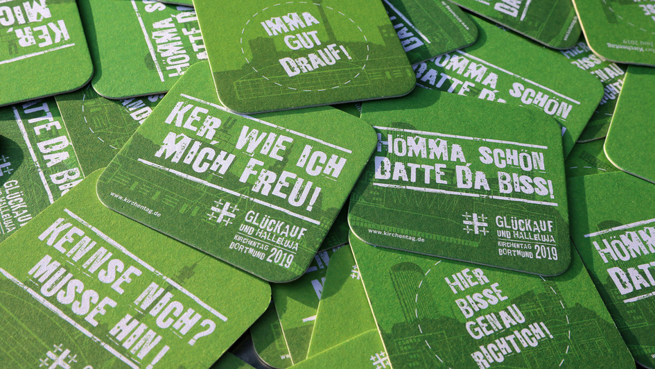 Bierdeckel als Werbung für den Kirchentag 2019 in Dortmund