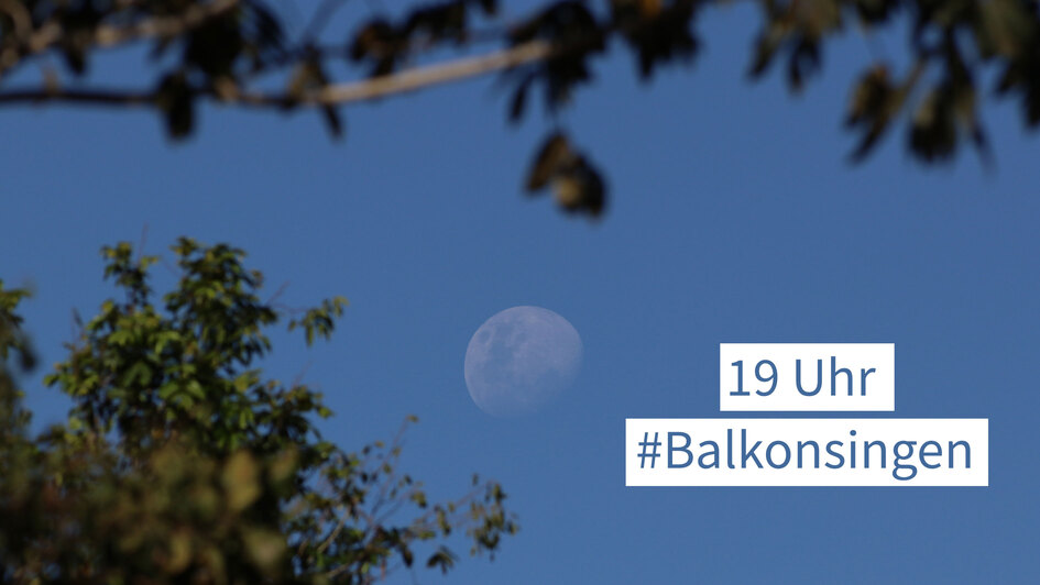 #Balkonsingen - Der Mond ist aufgegangen #Balkonsingen - Der Mond ist aufgegangen