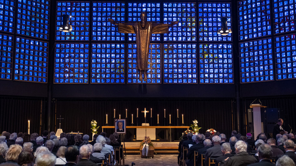 Trauerfeier für Altbischof Martin Kruse in der Kaiser-Wilhelm-Gedächtniskirche in Berlin