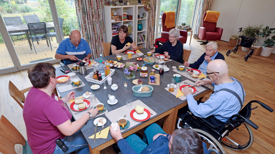 Frühstücksrunde im kirchlichen Tageshospiz Bremervörde