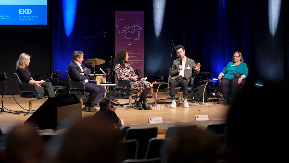 Teilnehmer Podiumsdiskussion beim Evangelischen Medienkongress