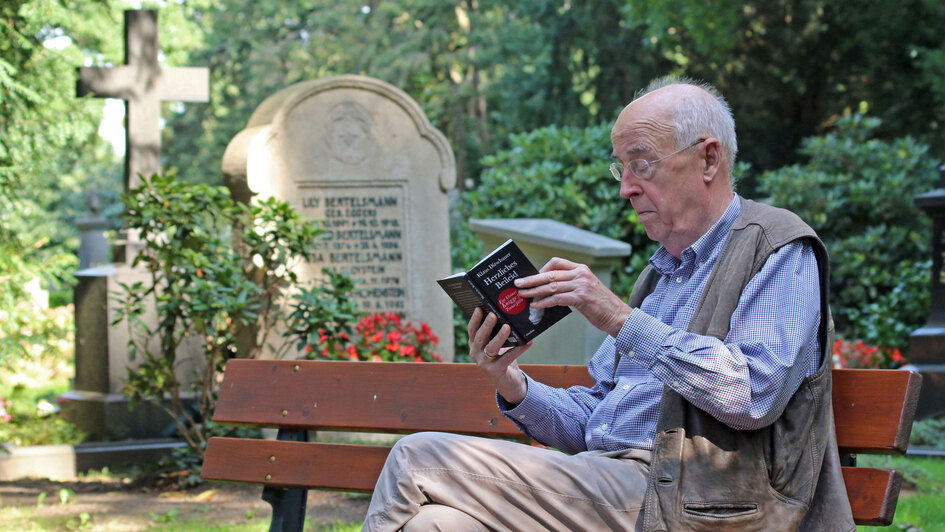 Klaus Dirschauer auf dem Riensberger Friedhof in Bremen