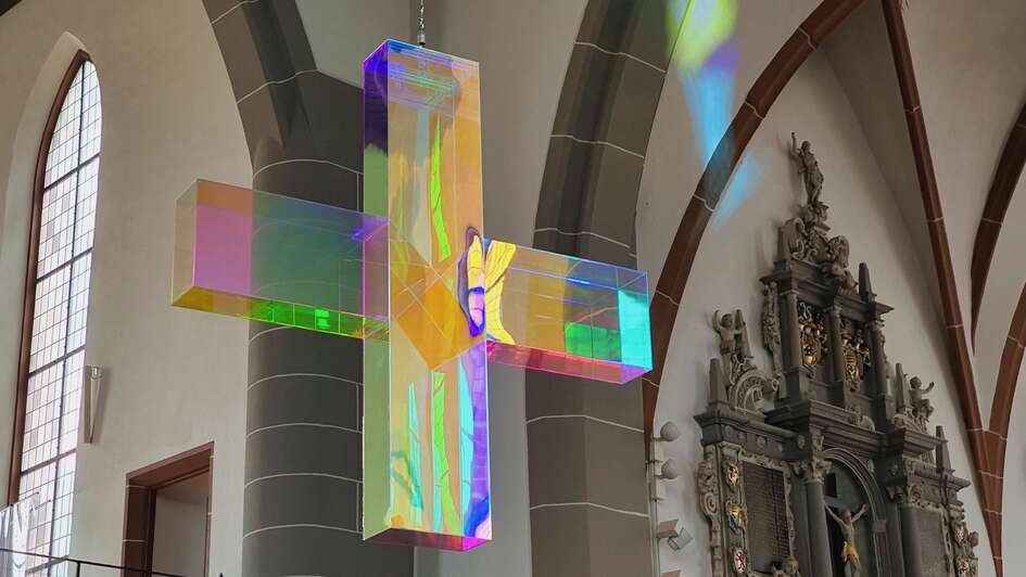 Lichtkreuz von Ludger Hinse in der Stadtkirche Darnstadt