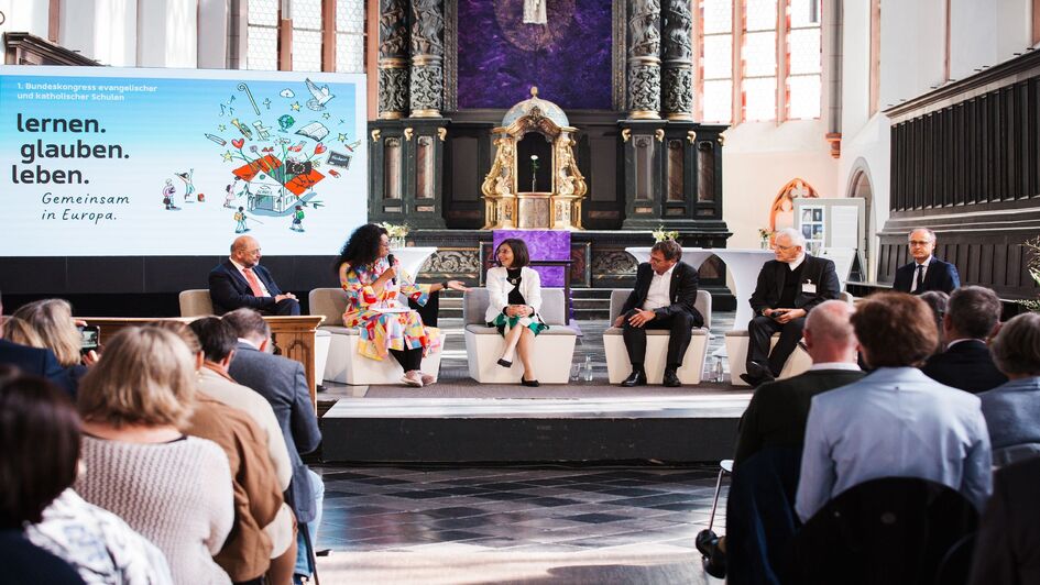 Podiumsdiskussion in der Aachener Citykirche