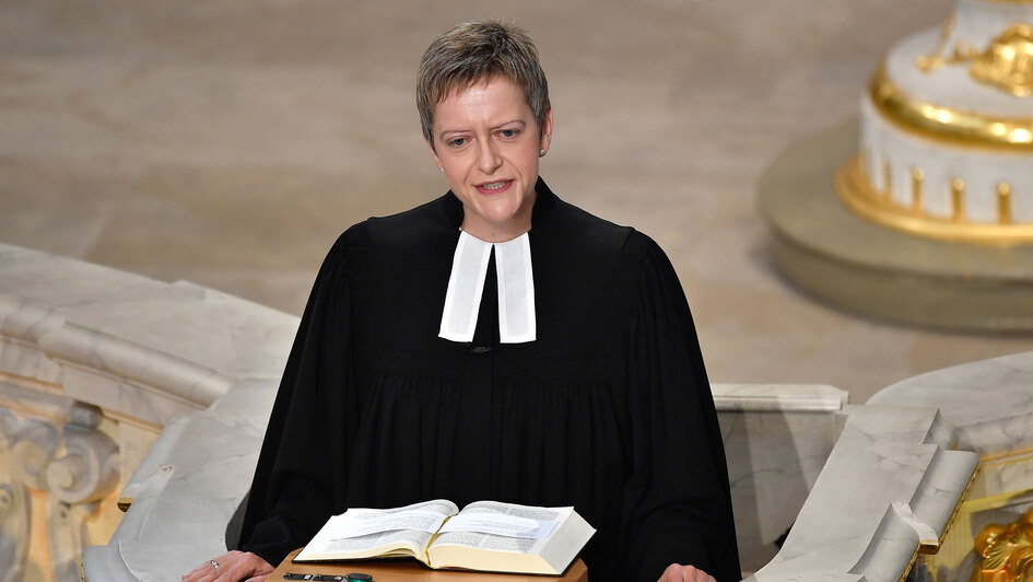 Pfarrerin Angelika Behnke in der Dresdener Frauenkirche