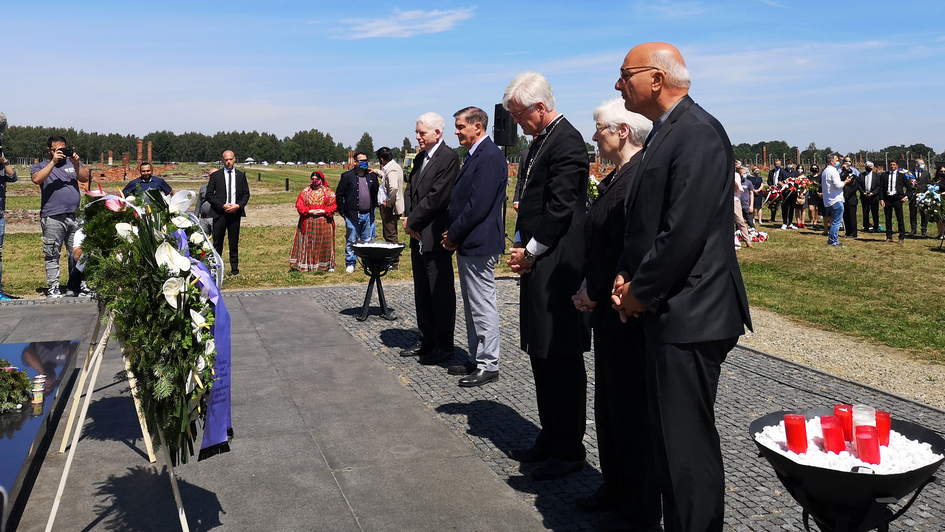 Gemeinsame Kranzniederlegung in Auschwitz