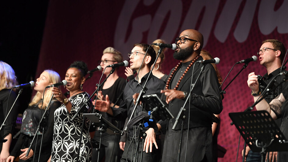 Symbolbild: Galakonzert mit Auftritt der Gospelkirchentags Allstars beim Internationalen Gospelkirchentag am Samstagabend (22.09.18) in der Karlsruher dm-Arena.