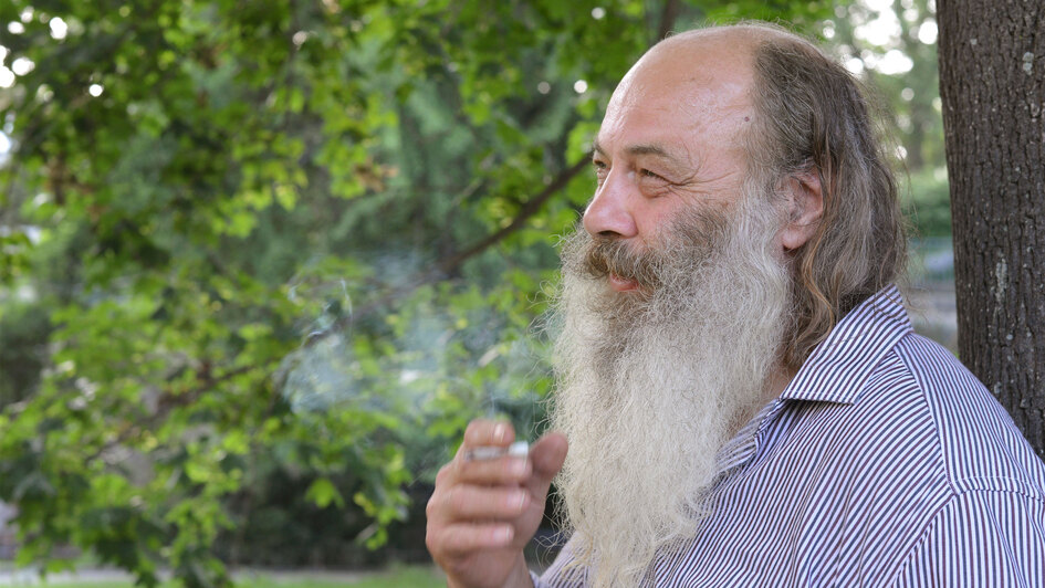 Der Jugendpfarrer Lothar Koenig (König) aus Jena am Dienstag (2. Juli 2013) am Rande eines Forums zu Demokratie und Gefahren rechter Gewalt in Dresden. Koenig ist vor dem Amtsgericht Dresden wegen Landfriedensbruchs angeklagt.