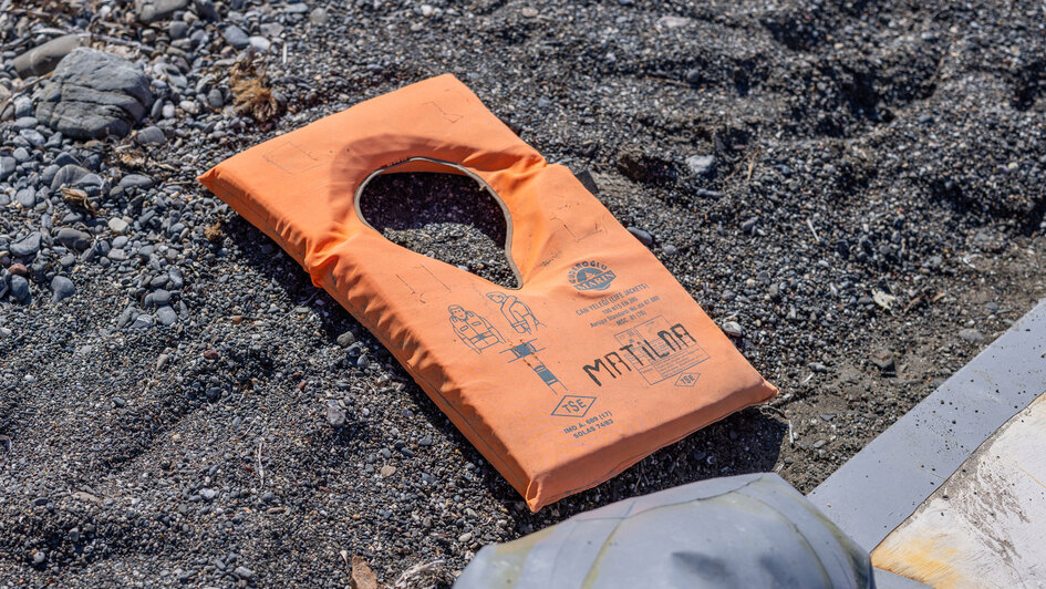 Eine Rettungsweste am Strand von Kos