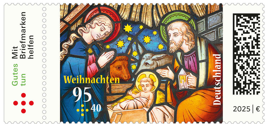 Die Weihnachtsmarke 2025 zeigt Geburt Jesu im Stall bei Bethlehem, dargestellt auf einem Kirchenfenster der Nicolaus-Gallus-Kapelle in Regensburg.