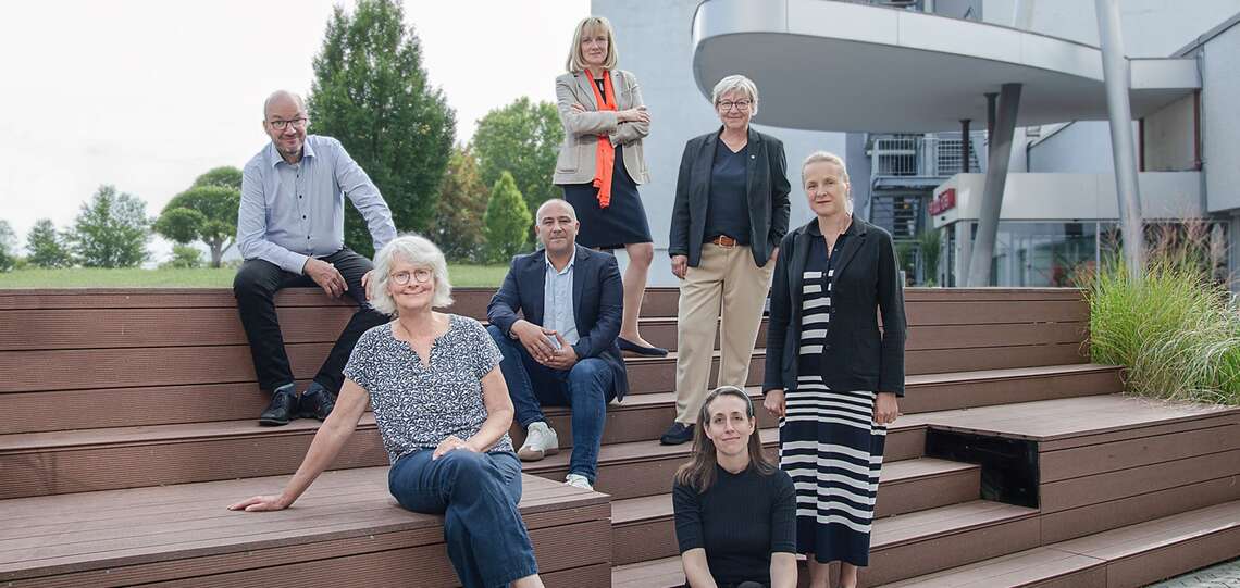Kirchliche und diakonische Beauftragte v.l.n.r.: Tobias Bilz, Monika Memmel, Roman Shapiro, Elke Ronneberger, Dorothee Wüst, Mareike Dee (unten), Anne Gideon. Es fehlen Heike Springhart und Jan Lemke.