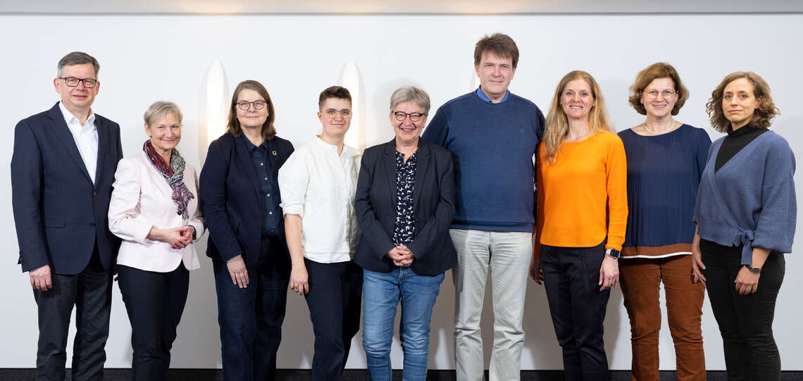 Kirchliche Beauftragte im Beteiligungsforum von links nach rechts: Christoph Meyns, Kirsten Fehrs, Maria Loheide, Anna-Nicole Heinrich, Dorothee Wüst, Jan Lemke, Franziska Bönsch, Daniele Fricke, Mareike Dee (Stand 2023)