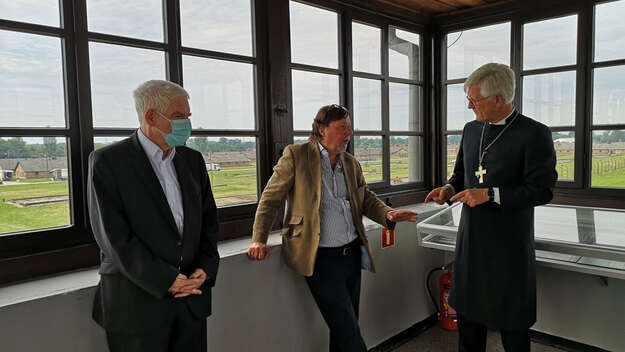 Heinrich Bedford-Strohm beim Besuch der Gedenkstätte im Lager Birkenau