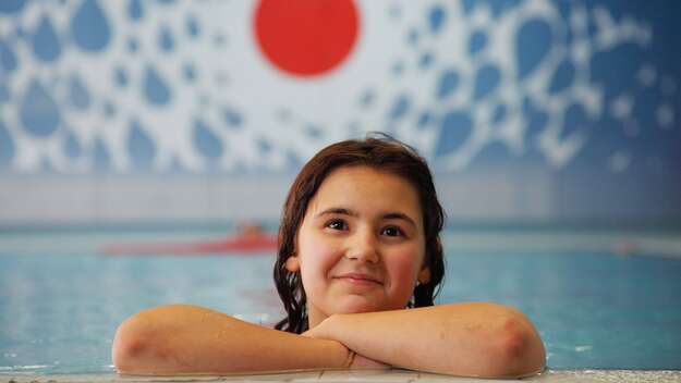 die asthmakranke Schülerin Johanna beim Schwimmen