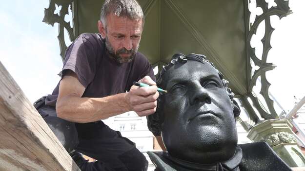 Luther-Denkmal in Wittenberg wird gereinigt