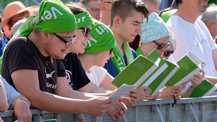 Junge Menschen beim Kirchentag 2019 in Dortmund