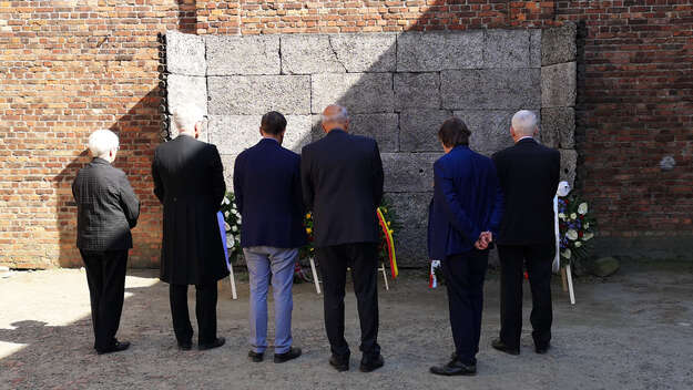 Kranzniederlegung in Block 11 mit Irmgard Schwaetzer, Heinrich Bedford-Strohm, Romani Rose, Christian Staffa, Christoph Heubner und Josef Schuster