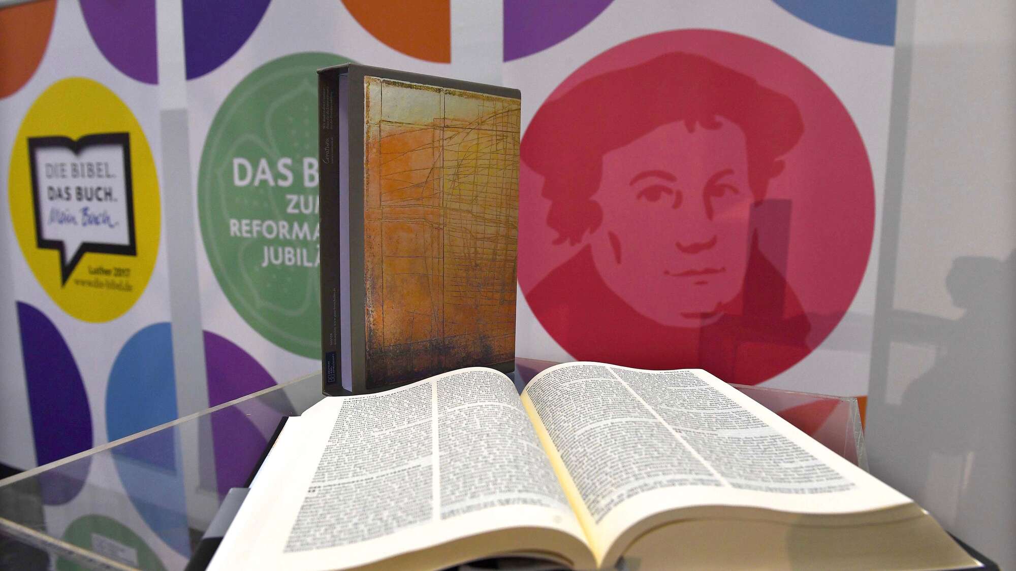 Lutherbibel mit Schmuckschuber