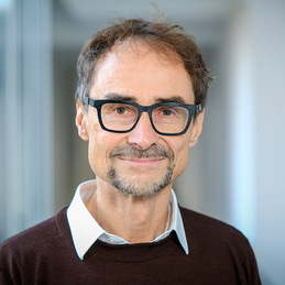 Dr. Dr. Frank Hofmann Dr. Dr. Frank Hofmann