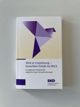Foto 1 der Friedensdenkschrift 2025 der EKD